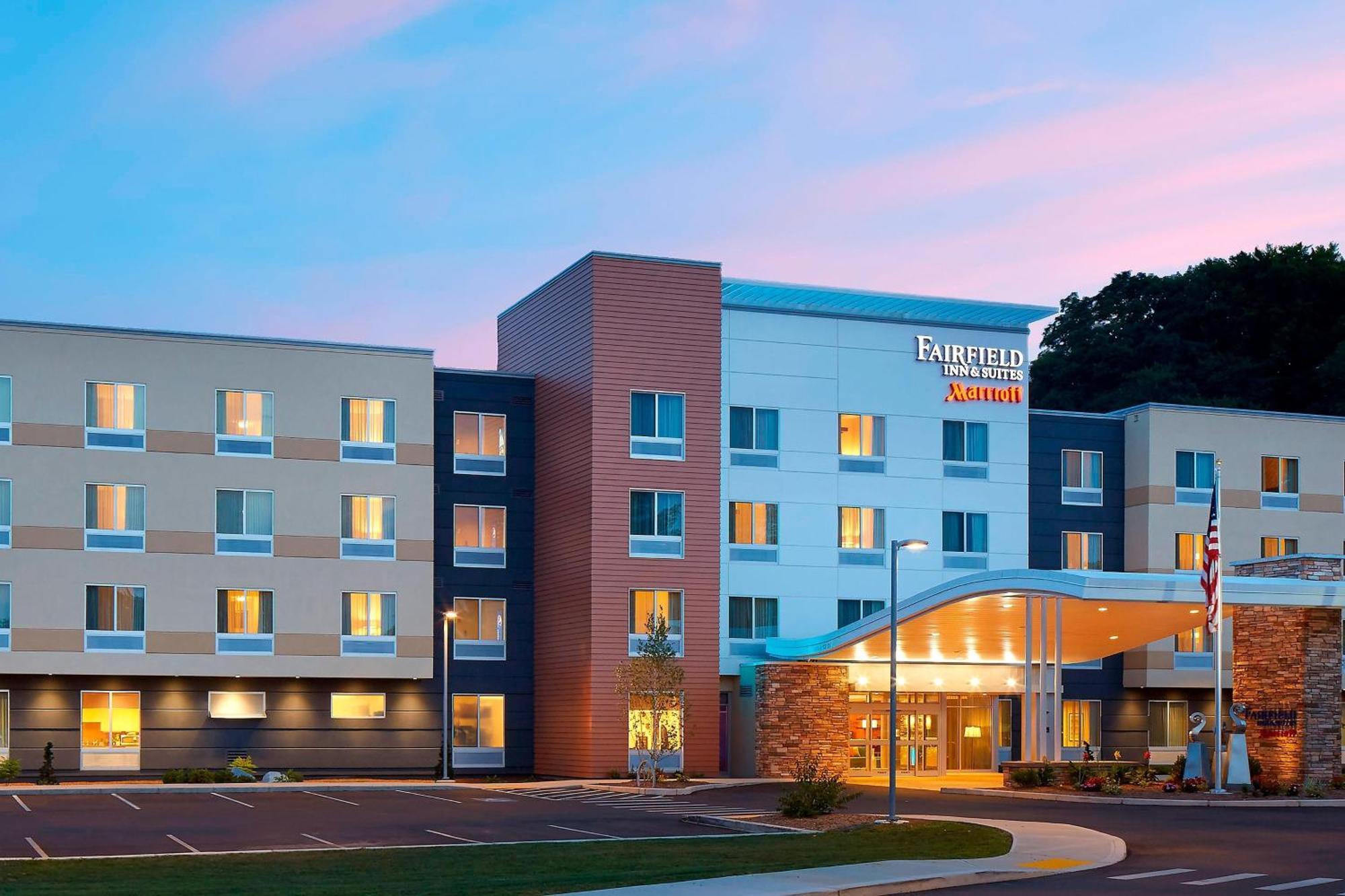 Fairfield Inn & Suites By Marriott Springfield Northampton/Amherst Exterior foto